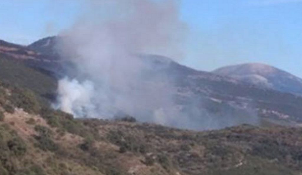 Πυρκαγιά στον Χελμό: Καίγεται ελατοδάσος