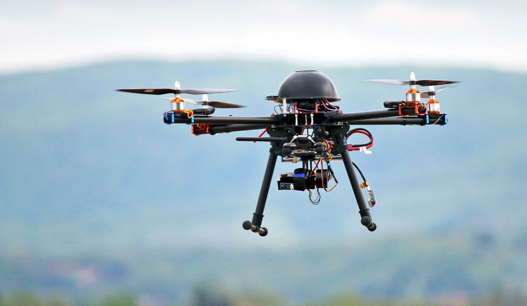 Drones κούριερ: Παρέδωσαν τα πρώτα πακέτα
