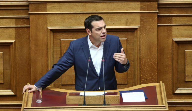 Βουλή – Live: Ο Αλέξης Τσίπρας απαντά για τα F-16