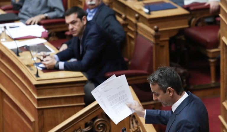 Μητσοτάκης κατά Τσίπρα για την έξαρση της εγκληματικότητας