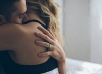 Σεξουαλική επαφή: Πότε και γιατί εμφανίζονται τα πρώτα προβλήματα στον άντρα