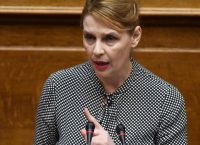Παπακώστα για Μητσοτάκη: Αποδέχεται ότι υπάρχει σκάνδαλο Novartis;