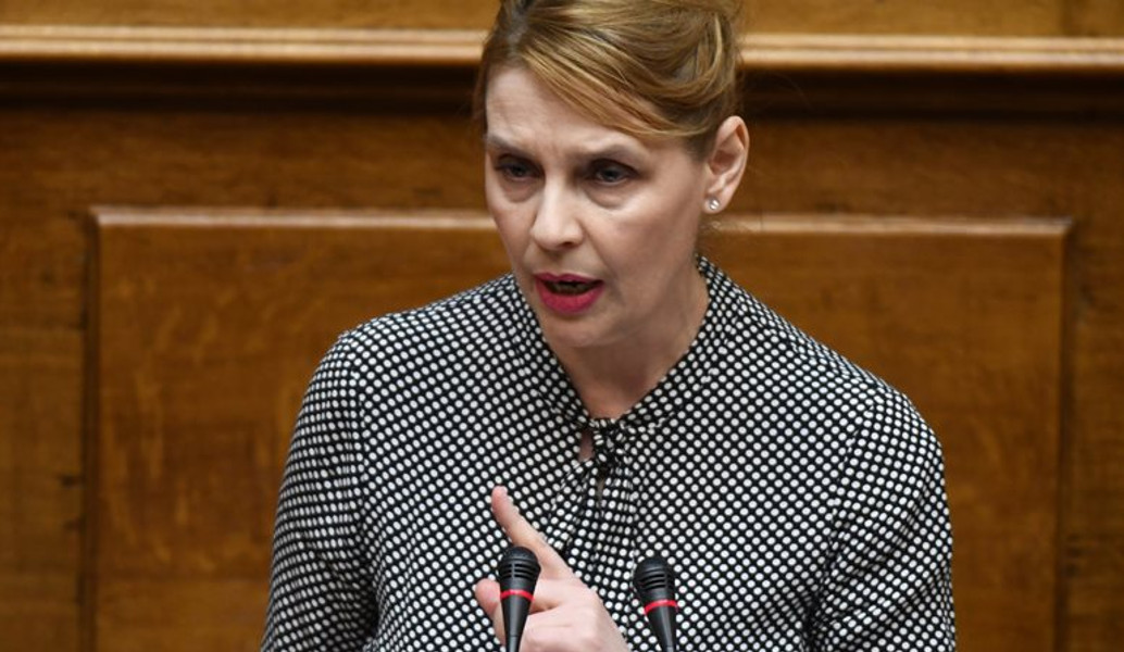 Παπακώστα για Μητσοτάκη: Αποδέχεται ότι υπάρχει σκάνδαλο Novartis;