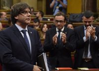 Καταλονία: Η Βουλή κήρυξε την ανεξαρτησία από τη Ισπανία – Η απάντηση της Μαδρίτης (pics & vids)