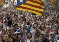 Ξανά στους δρόμους οι Καταλανοί: Χιλιάδες διαδηλωτές υπέρ της ανεξαρτησίας (pics & vids)