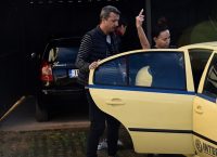 Βίκυ Σταμάτη: Η χειρονομία στους δημοσιογράφους μετά την αίτηση διαζυγίου απο τον Άκη (pics& vids)
