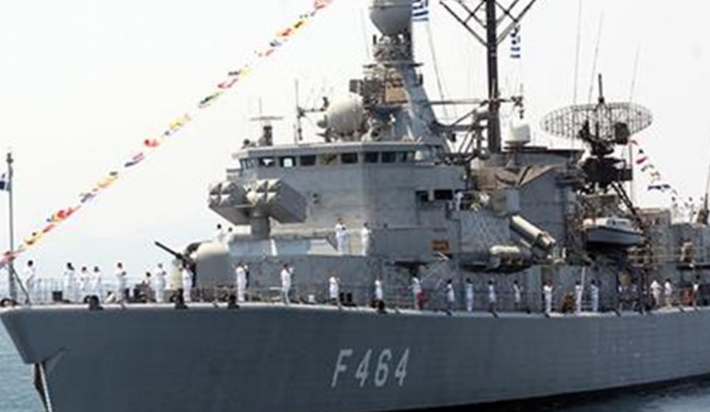 Ψυττάλεια: Φρεγάτα προσάραξε στη νησίδα Αταλάντη