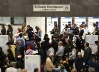 Ηλεκτρονικό εισιτήριο – κάρτα: Το απόλυτο αλαλούμ, “μπαλάκι” οι ευθύνες και οι πολίτες στις ουρές