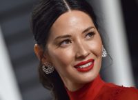 Olivia Munn: Καταγγέλλει τον σκηνοθέτη Μπρετ Ράτνερ για σεξουαλική παρενόχληση (pics)