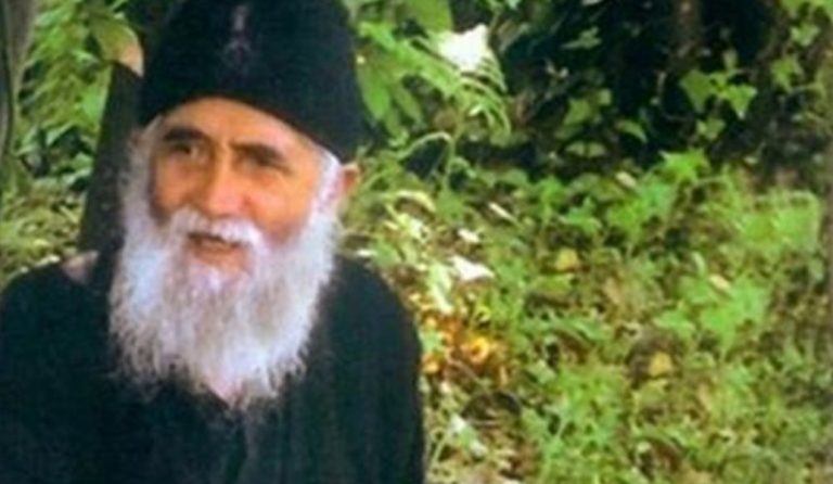 Γέροντας Παΐσιος: Ποια τραγουδίστρια είναι εγγονή του