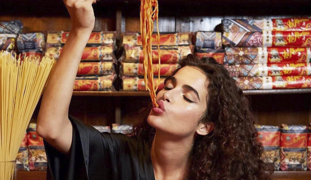 Dolce & Gabbana: Τώρα και …μακαρόνια με την υπογραφή του διάσημου οίκου μόδας (pics&vid)