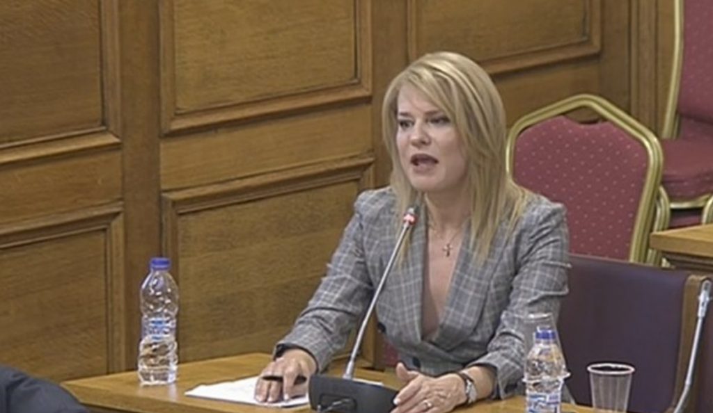 Θεοδώρα Τζάκρη: Προκαλεί με την εμφάνισή της η βουλευτής του ΣΥΡΙΖΑ (vid)