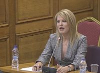 Θεοδώρα Τζάκρη: Προκαλεί με την εμφάνισή της η βουλευτής του ΣΥΡΙΖΑ (vid)