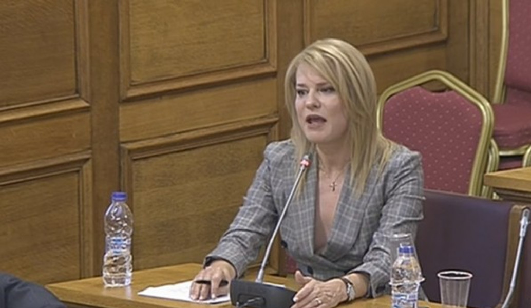 Θεοδώρα Τζάκρη: Προκαλεί με την εμφάνισή της η βουλευτής του ΣΥΡΙΖΑ (vid)