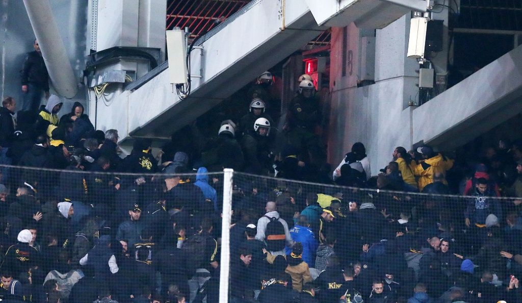 ΑΕΚ: Απειλείται με αφαίρεση βαθμών λόγω των επεισοδίων