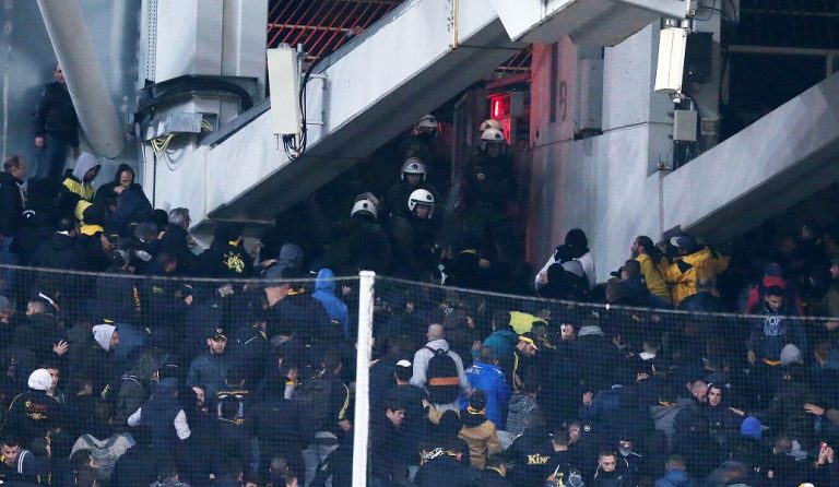 ΑΕΚ: Απειλείται με αφαίρεση βαθμών λόγω των επεισοδίων