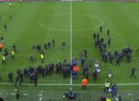Γαλλία: Εισβολή οπαδών στο Σεντ Ετιέν – Λυών (vid)