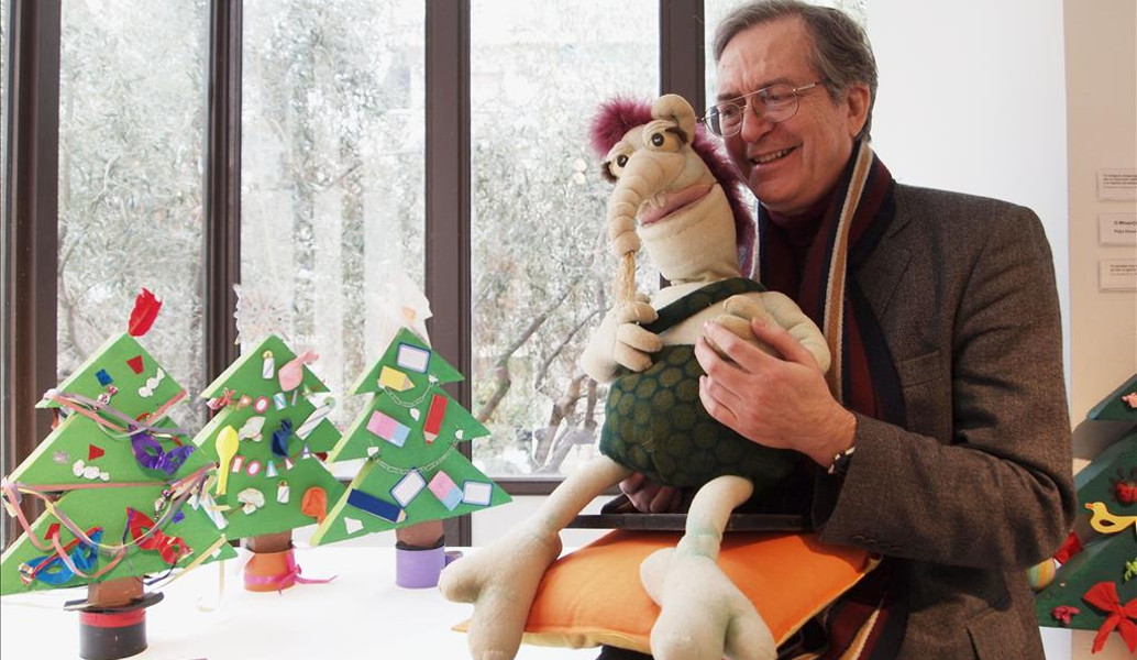 Ευγένιος Τριβιζάς: Ένας εγκληματολόγος παραμυθάς που νίκησε την Coca Cola (vid)