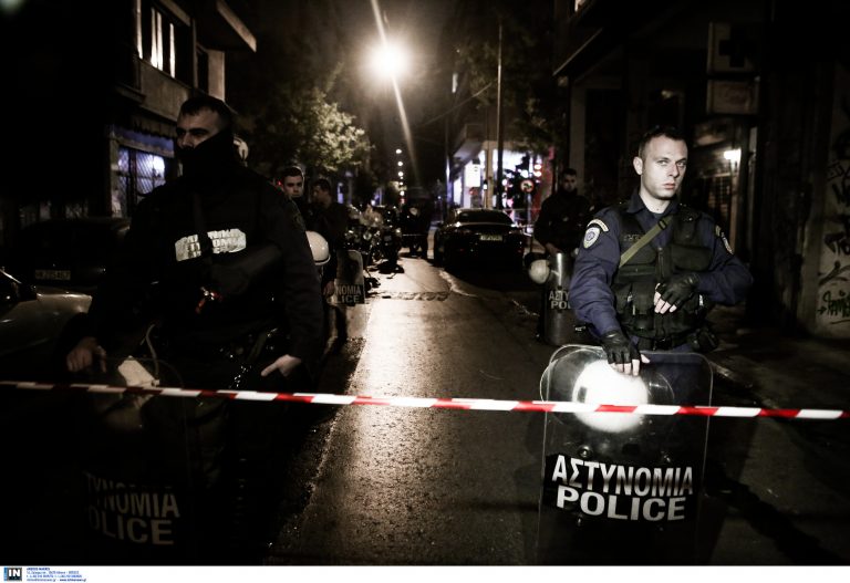 Επίθεση στα γραφεία του ΠΑΣΟΚ: Ανάληψη ευθύνης από την “Επαναστατική Αυτοάμυνα”