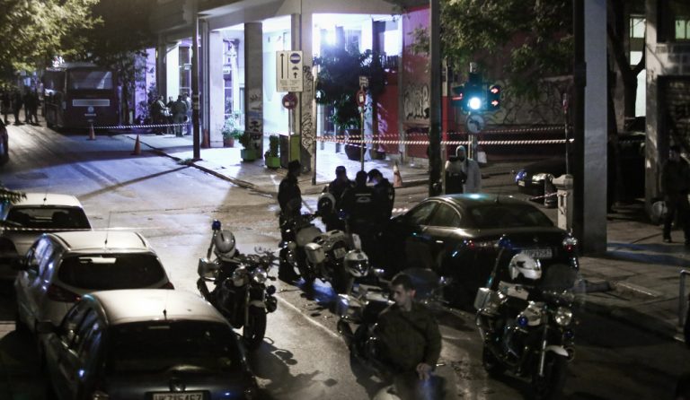 Πυροβολισμοί έξω από τα γραφεία του ΠΑΣΟΚ: Από τύχη δεν θρηνήσαμε θύματα (pics)
