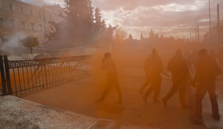 Ηandelsblatt: Αυξάνονται τα κρούσματα βίας στην Αθήνα