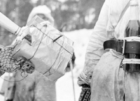 Η ιστορία του ανθρώπου που άλλαξε το όνομά του σε Μολότοφ και το “δάνεισε” στη βόμβα