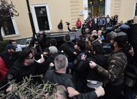 Δώρα Ζέμπερη: Ξυλοκόπησαν τον δολοφόνο της 32χρονης εφοριακού στα δικαστήρια (vid)