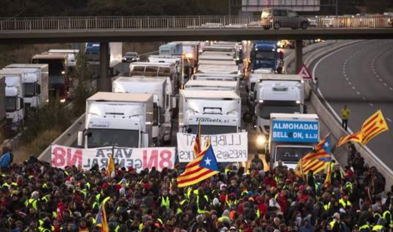 Καταλονία: Παρέλυσε απο την γενική απεργία (pics)