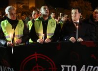 Διαμαρτυρία αστυνομικών για την επίθεση στα γραφεία του ΠΑΣΟΚ – “Παρών” από τον Άδωνι (pics)