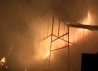 Μενίδι: Μεγάλη φωτιά σε εργοστάσιο χαρτικών – Ένας τραυματίας (vid)