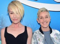 Σεξουαλική παρενόχληση: Και η σύζυγος της Έλεν Ντε Τζένερις κατηγορεί τον Στίβεν Σιγκάλ