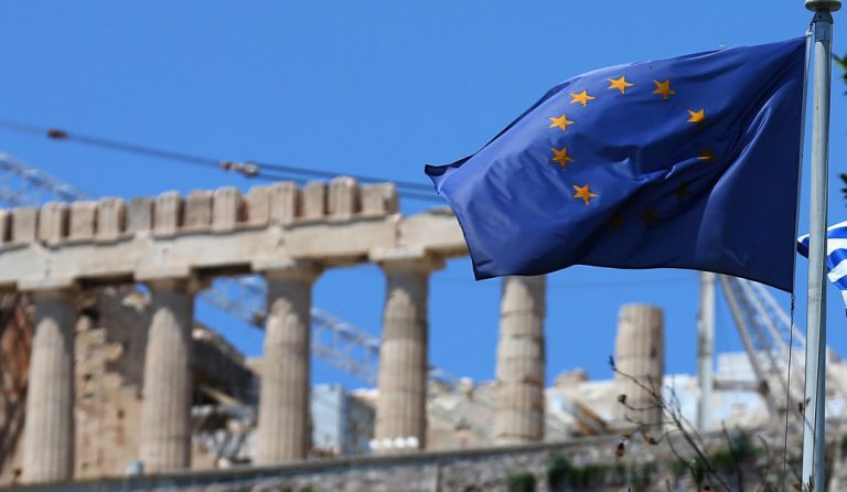 Bloomberg: Οι επενδυτές καλωσορίζουν ξανά την Ελλάδα