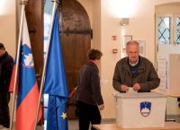 Σλοβενία: Επανεξελέγη στον προεδρικό θώκο ο απερχόμενος πρόεδρος Μπόρουτ Πάχορ