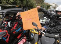 Αλλαγές στον ΚΟΚ: Διαμαρτυρία Κρητικών – Απόβαση με γουρούνες στην Αθήνα (pics)