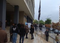 Αρτέμης Σώρρας: Συγκέντρωση οπαδών της “Ελλήνων Συνέλευσις” έξω από το Δικαστικό Μέγαρο Θεσσαλονίκης (pics)