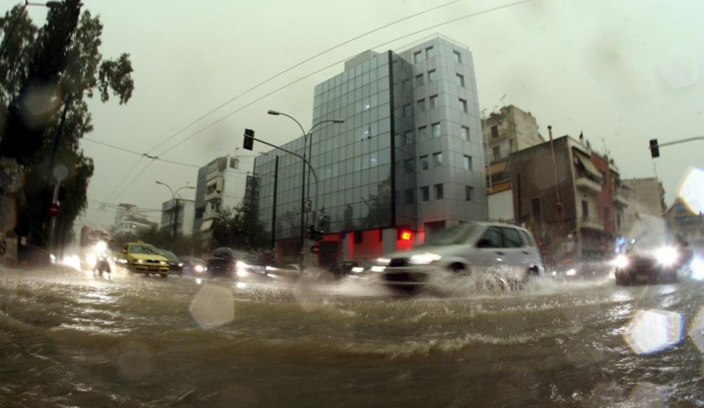 Κακοκαιρία”Ευρυδίκη”: Προβλήματα σε ολόκληρη τη χώρα – Συνεχίζονται οι βροχές και οι καταιγίδες (pics & vids)