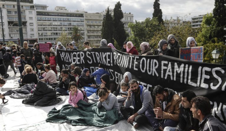 Πρόσφυγες: Έφυγαν από το Σύνταγμα οι απεργοί πείνας (pics)