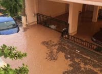 Νέα Πέραμος: Πλημμύρες με εγκλωβισμένους στην περιοχή (pics & vid)
