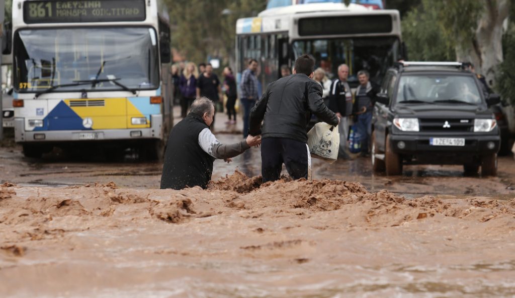 Δήμος Παύλου Μελά: Βοήθεια στους πληγέντες από τις φονικές πλημμύρες στη δυτική Αττική