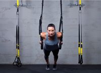 TRX: Τα οφέλη της άσκησης με ιμάντες – Για γραμμωμένο σώμα (pics & vid)