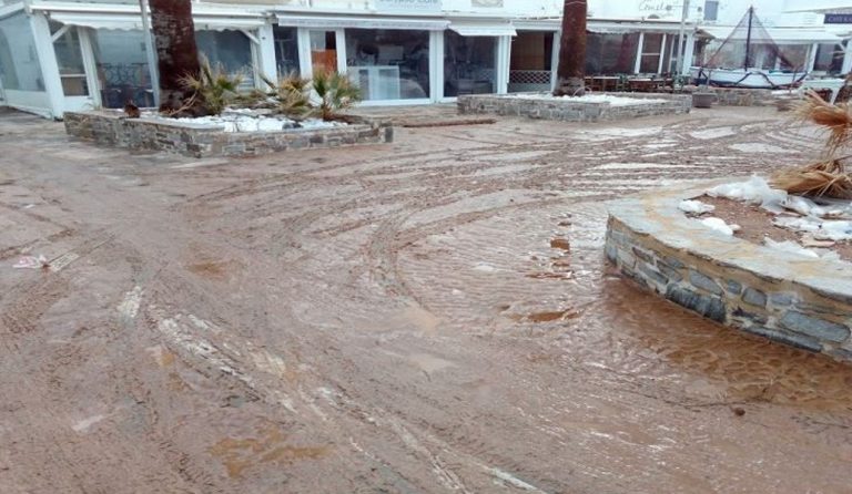 Θεσσαλονίκη: Προβλήματα λόγω κακοκαιρίας – Έκλεισαν δρόμοι στη Χαλκηδόνα (vid)