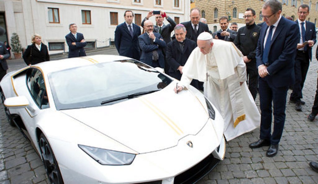 Πάπας: Αρνήθηκε μία Lamborghini, ειδικά φτιαγμένη για αυτόν (pics)