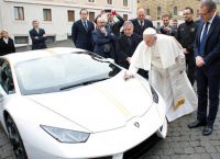 Πάπας: Αρνήθηκε μία Lamborghini, ειδικά φτιαγμένη για αυτόν (pics)
