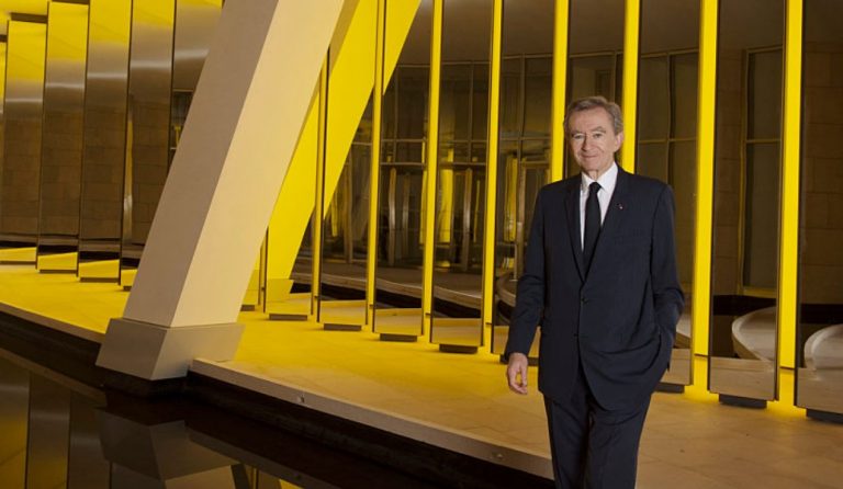 Bernard Arnault: Αποσύρει τις διαφημίσεις της Louis Vuitton από την “Le Monde”