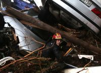 Δυτική Αττική: Τραγωδία με 15 νεκρούς και 1 αγνοούμενο από τις φονικές πλημμύρες (pics & vids)