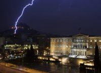 Στο έλεος της κακοκαιρίας Αθήνα και ολόκληρη η χώρα (pics & vids)