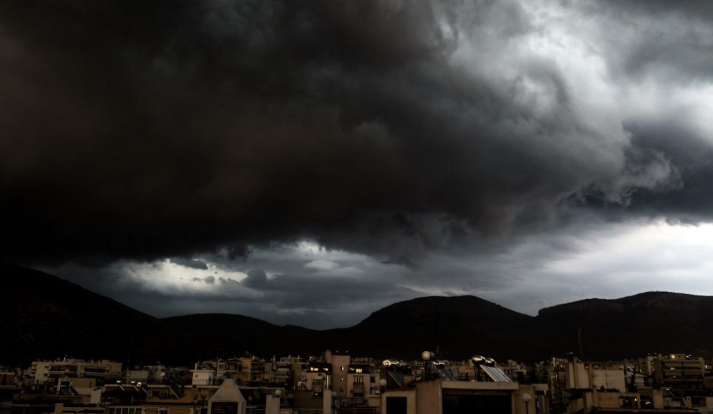 “Ιοκάστη”: Χαμηλό βαρομετρικό με βροχές, καταιγίδες και χιόνια