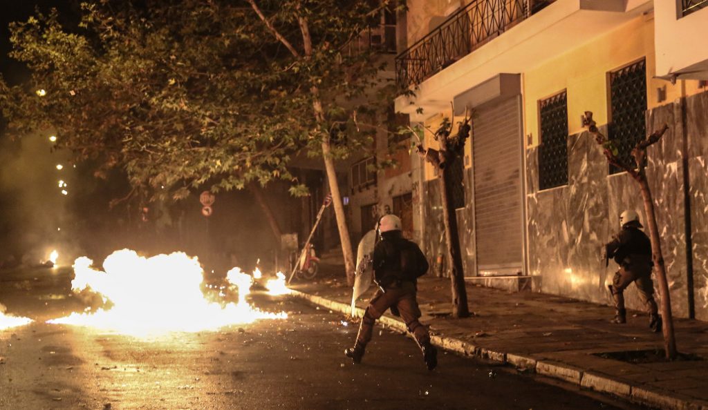 Παρέμβαση της Δικαιοσύνης για τον τραυματισμό της 55χρονης δικηγόρου στα Εξάρχεια