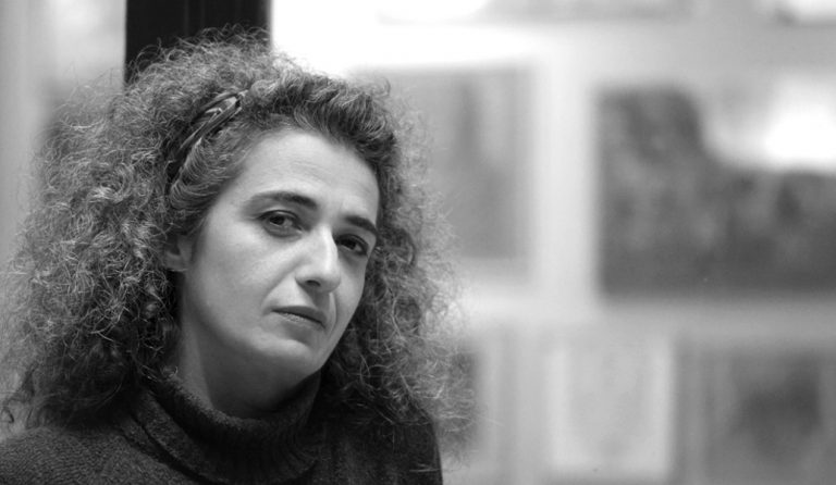 Διακόπτουν την καταστολή της 55χρονης δικηγόρου από την επίθεση με φωτοβολίδα στα Εξάρχεια