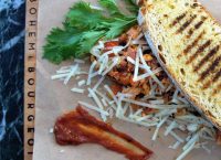 Brunch time: Δύο wine bar στρώνουν τραπέζι με εκλεκτές ετικέτες κρασιού (pics)